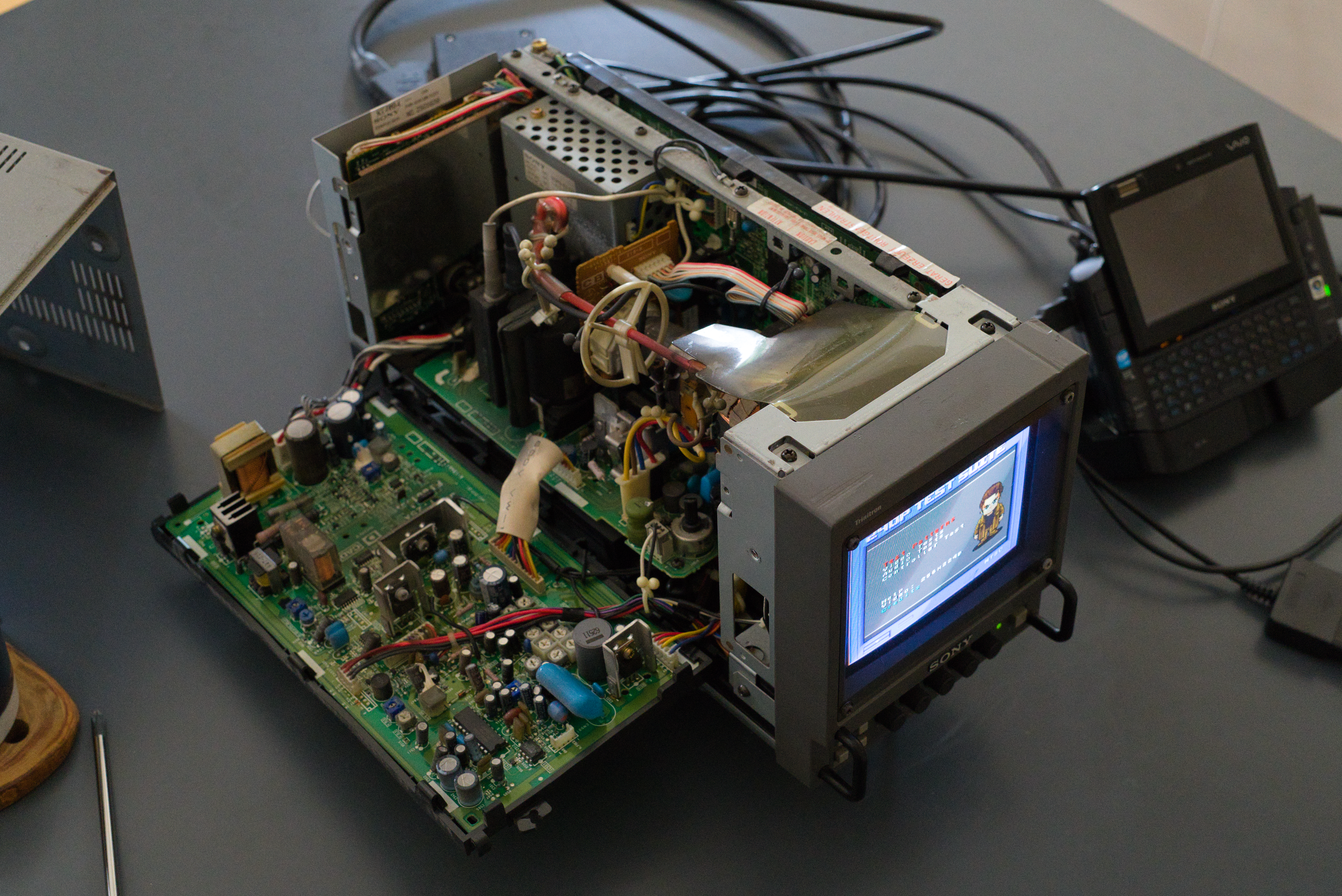 Sony PVM-6041QM connected to Sony Vaio VGN-UX1XN through VGA from the dock.