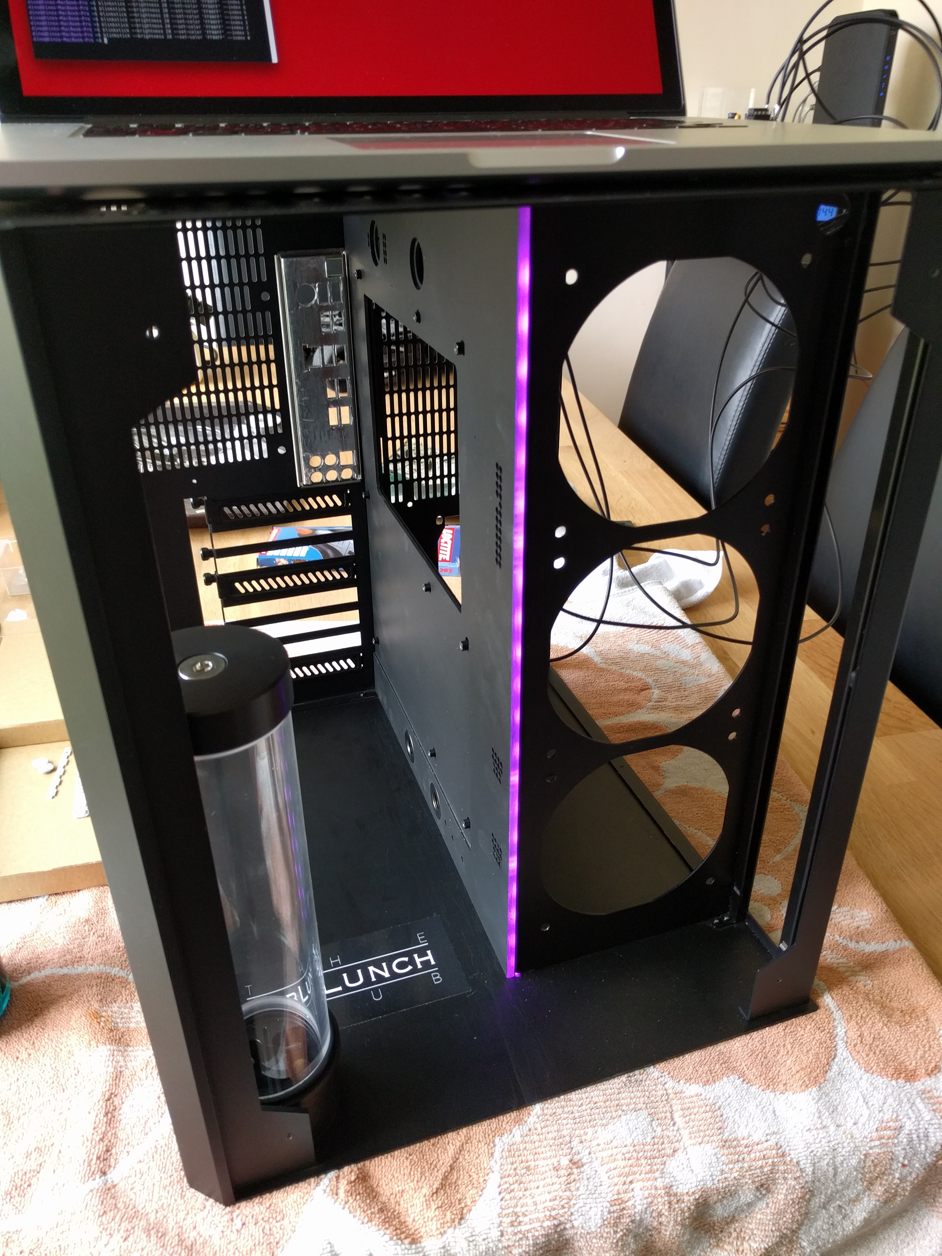 A row of individually addressable LEDs where integrated into the back board to allow for any progress information to be shown, such as experiment progress or status from kubernetes.